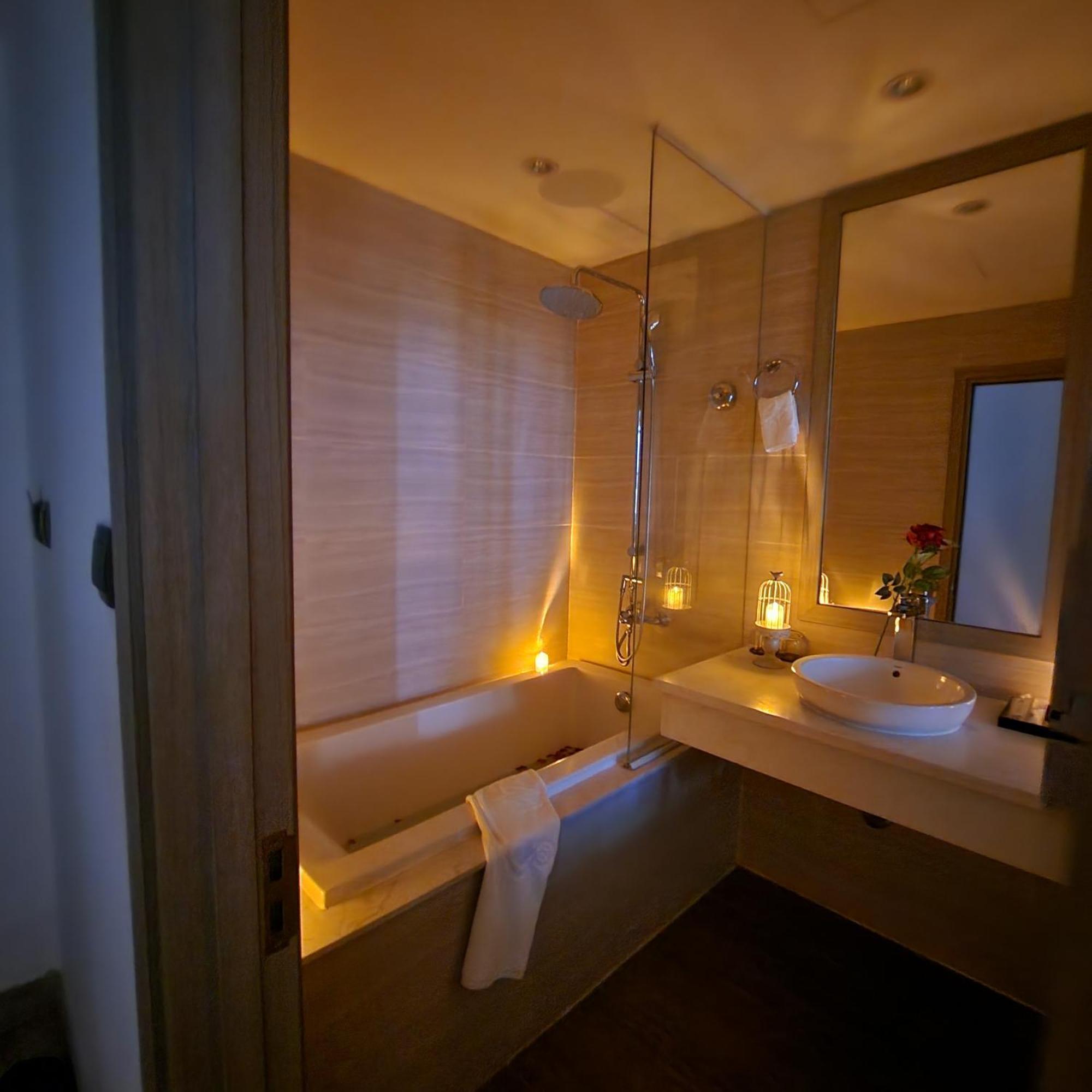 Отель The Mcr Luxury Нячанг Экстерьер фото