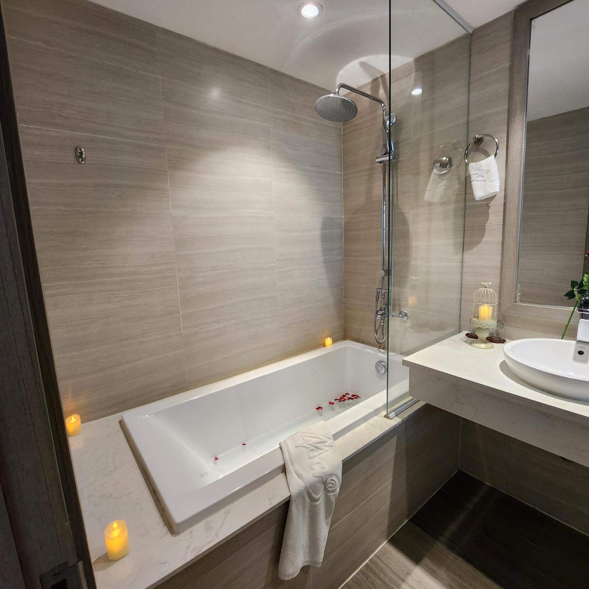 Отель The Mcr Luxury Нячанг Экстерьер фото