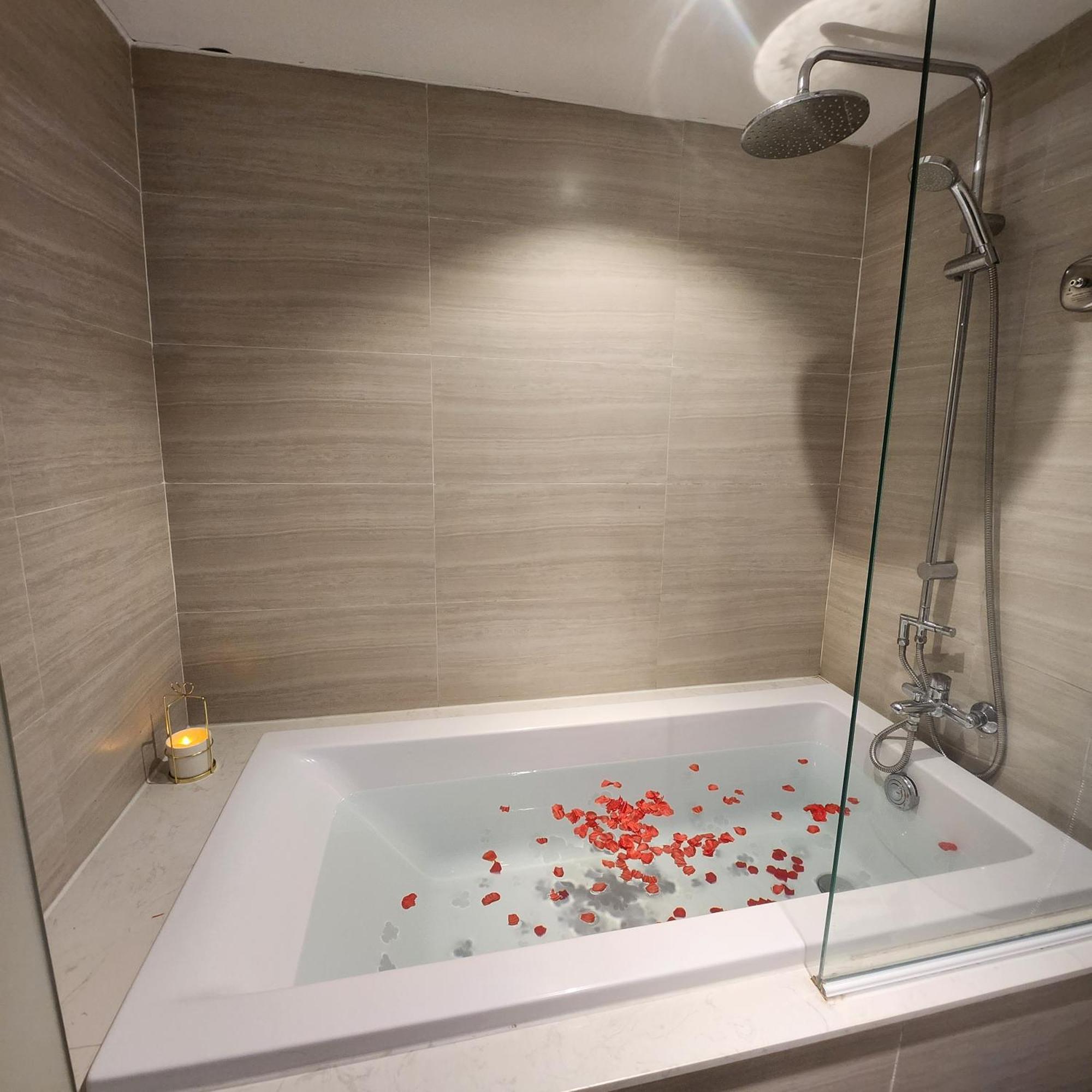 Отель The Mcr Luxury Нячанг Экстерьер фото