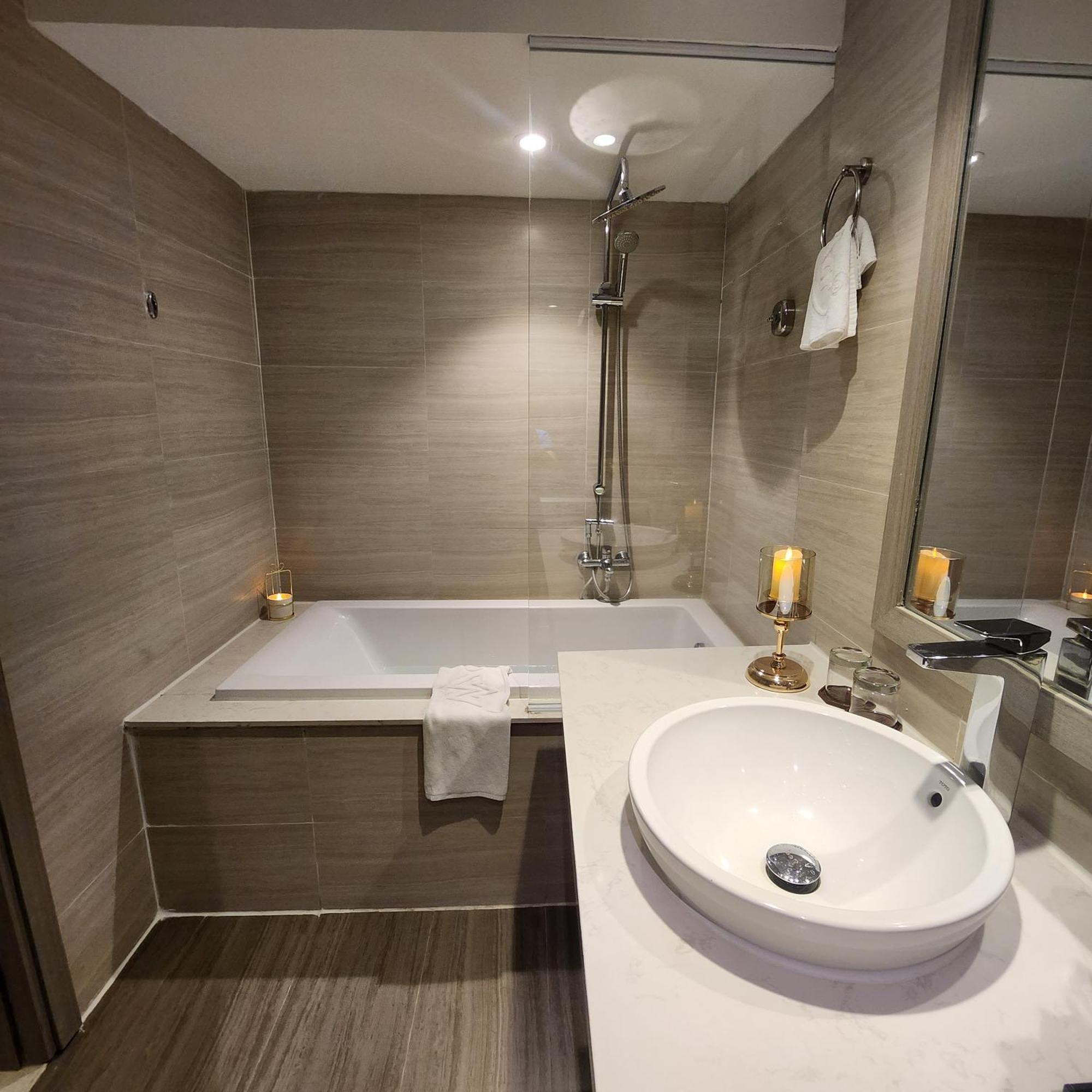 Отель The Mcr Luxury Нячанг Экстерьер фото